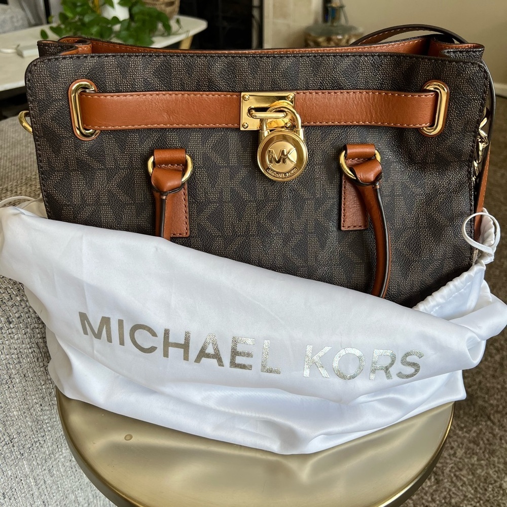 LIKE NEW! MICHAEL Michael Kors Hamilton MK
Logo Satchel - Picture 4 of 15